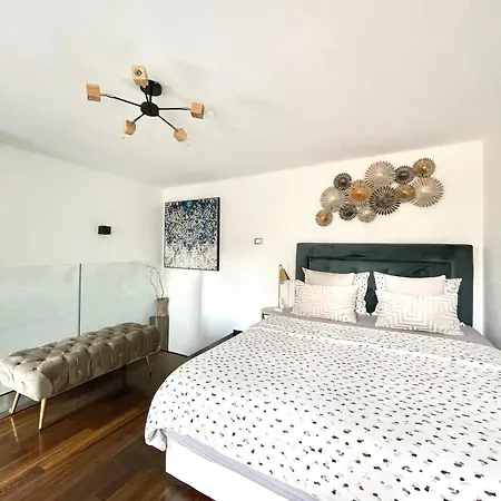 Providenca Apartment Split